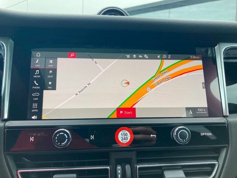 Used 2026 Porsche Macan image 9