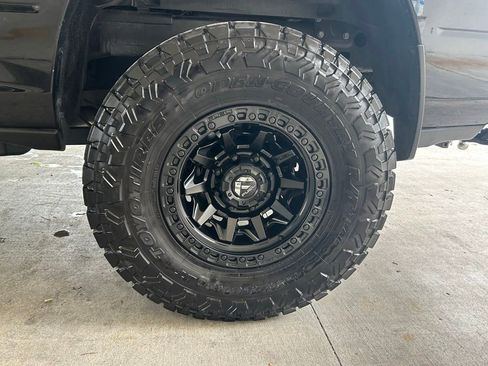 Used 2025 RAM 2500 Laramie AWD/4WD image 22