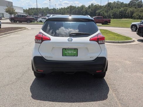 Used 2019 Nissan Kicks SV FWD image 4