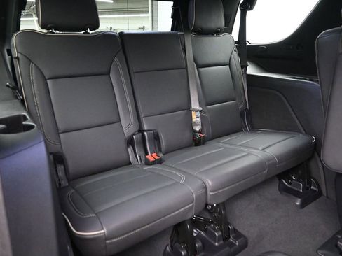 Used 2025 Chevrolet Tahoe Premier AWD/4WD image 11