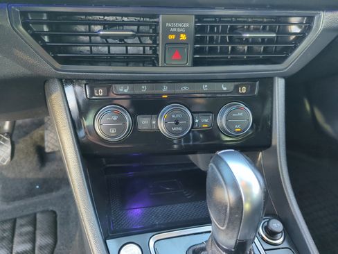 Certified 2021 Volkswagen Jetta SEL Premium image 12