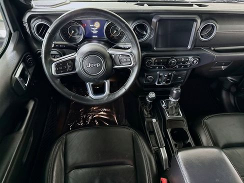 Used 2018 Jeep Wrangler Unlimited Sahara image 4