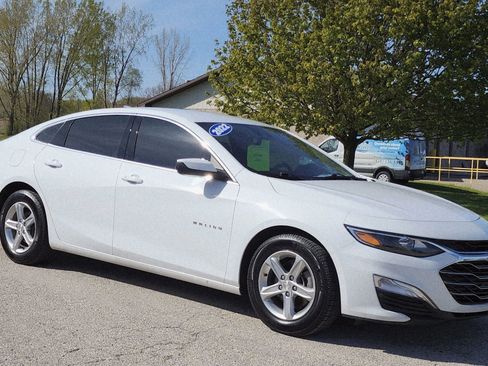 Used 2022 Chevrolet Malibu LS FWD image 2