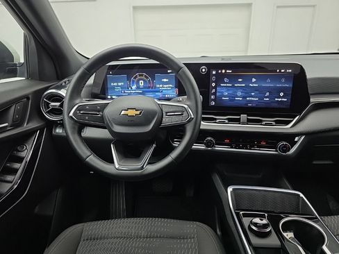 Used 2026 Chevrolet Equinox LT AWD/4WD image 17