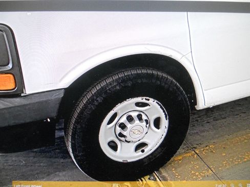 Used 2013 Chevrolet Express 2500 RWD image 15