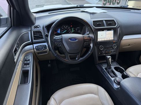Used 2017 Ford Explorer XLT w/ Equipment Group 202A AWD/4WD image 15