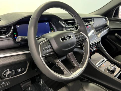 Certified 2023 Jeep Grand Cherokee Altitude image 27