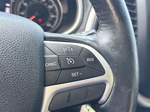 Used 2014 Jeep Cherokee Latitude w/ Cold Weather Group AWD/4WD image 23