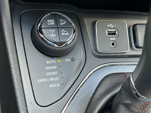 Used 2019 Jeep Cherokee Trailhawk w/ Comfort/Convenience Group image 20