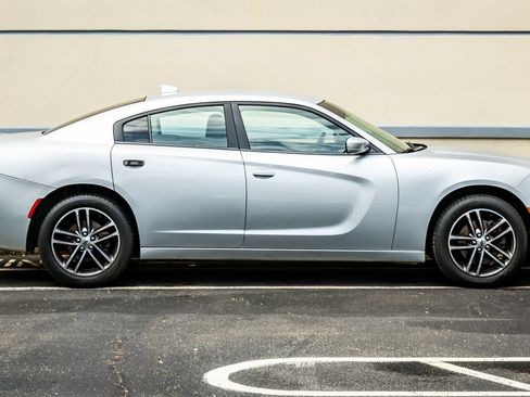 Used 2019 Dodge Charger SXT AWD/4WD image 9