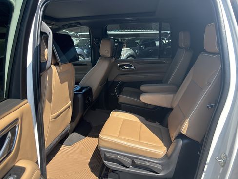 Certified 2021 Chevrolet Suburban Premier w/ Premium Package AWD/4WD image 16