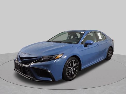 Used 2023 Toyota Camry SE w/ Cold Weather Package FWD image 2