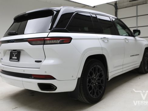 Used 2023 Jeep Grand Cherokee Summit AWD/4WD image 5