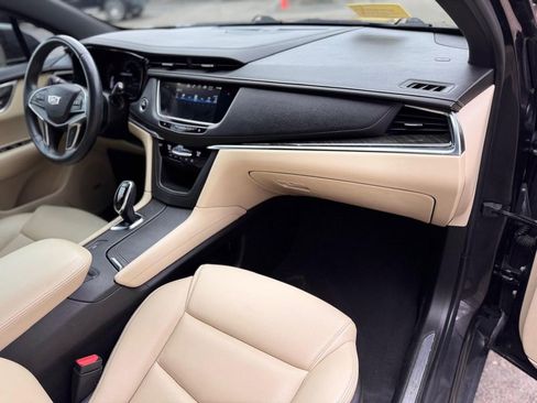 Used 2017 Cadillac XT5 FWD image 23