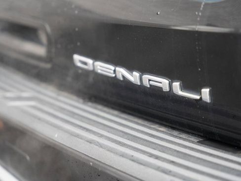 Used 2021 GMC Yukon Denali w/ Denali Premium Package image 10