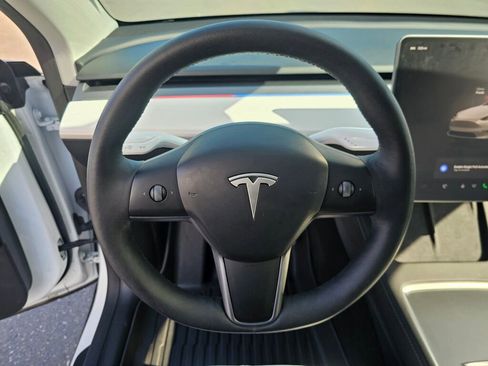 Used 2024 Tesla Model Y Long Range RWD image 27