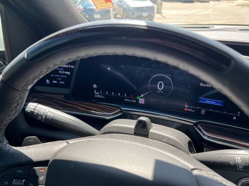 Used 2023 Cadillac Escalade ESV Premium Luxury w/ LPO, Floor Liner Package AWD/4WD image 23