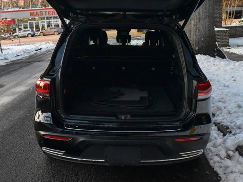 Used 2023 Mercedes-Benz EQB 300 4MATIC image 19