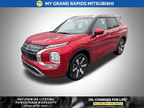 New 2026 Mitsubishi Outlander SEL image 3