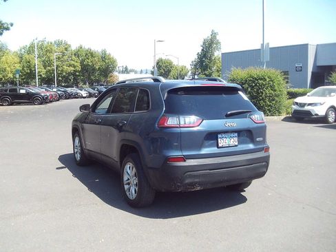 Used 2020 Jeep Cherokee Latitude FWD image 3