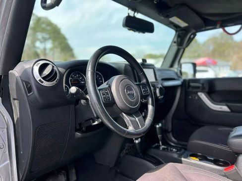 Used 2015 Jeep Wrangler Unlimited Sahara w/ Connectivity Group image 21