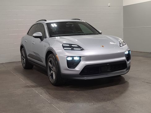 New 2026 Porsche Macan Electric RWD image 9