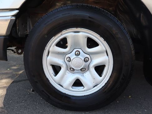 Used 2002 Toyota Tacoma 2WD Xtracab w/ SR5 Pkg w/ Chrome Pkg image 32
