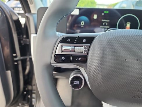 New 2025 Hyundai Ioniq 5 SE image 25