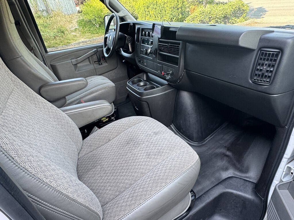 Used 2016 Chevrolet Express 2500 RWD image 17