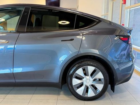 Used 2023 Tesla Model Y Long Range AWD/4WD image 9