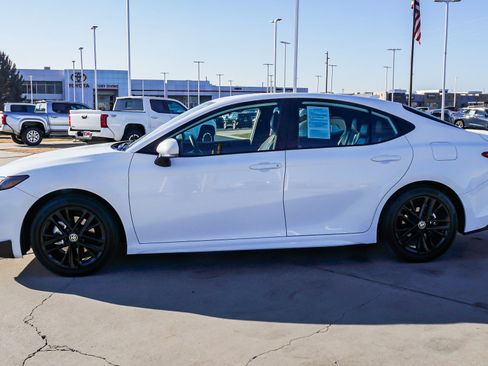 Certified 2025 Toyota Camry SE image 5