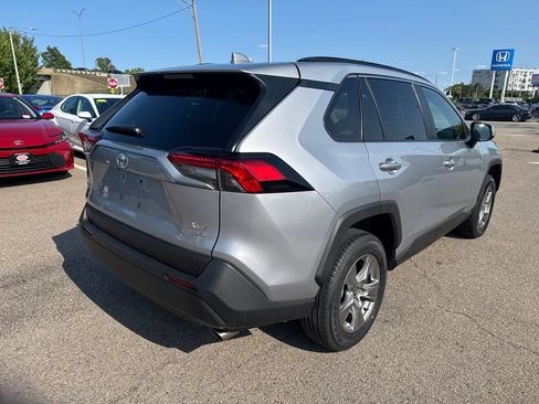 Used 2025 Toyota RAV4 XLE AWD/4WD image 8