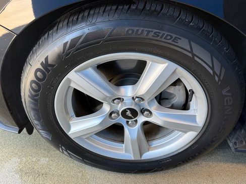 Used 2018 Ford Mustang Coupe image 9