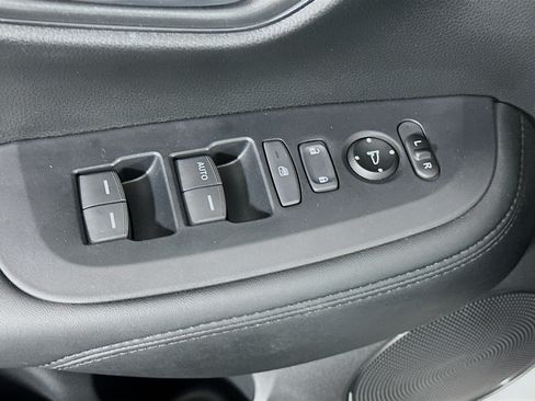 Used 2025 Honda HR-V LX image 15