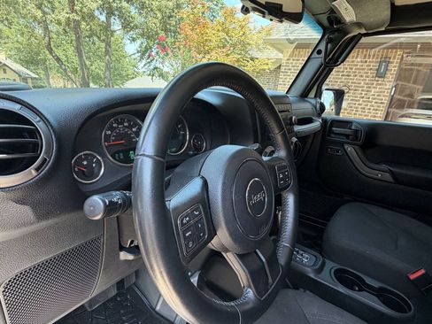 Used 2017 Jeep Wrangler Unlimited Sport w/ Quick Order Package 24S AWD/4WD image 9