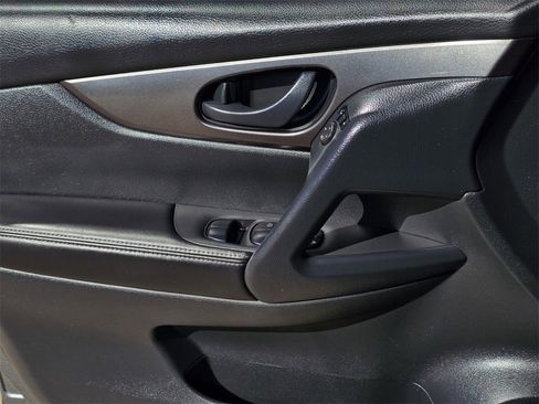 Used 2022 Nissan Rogue Sport S image 21