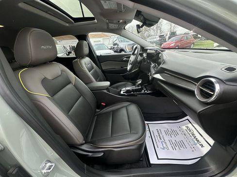 Used 2025 Chevrolet Trax ACTIV w/ Sunroof Package FWD image 24