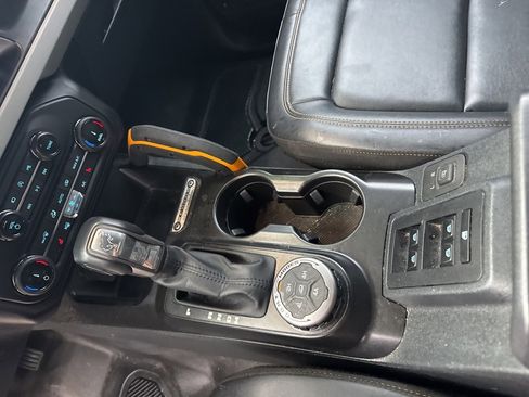 Used 2022 Ford Bronco Badlands image 16