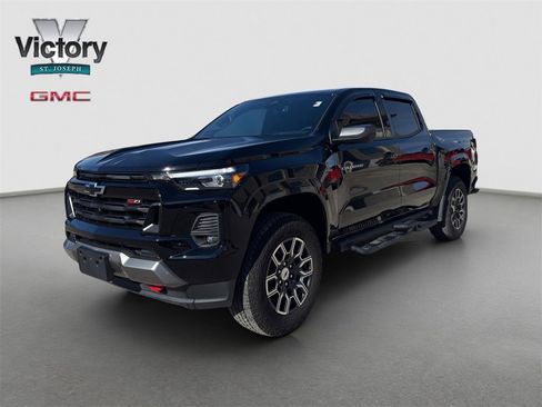 Used 2025 Chevrolet Colorado Z71 w/ Technology Package image 3