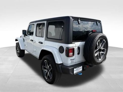 Used 2024 Jeep Wrangler Unlimited w/ Convenience Group AWD/4WD image 11