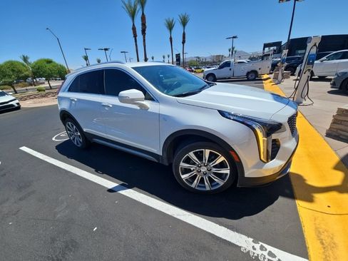 Used 2023 Cadillac XT4 Premium Luxury FWD image 3