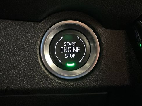 Used 2025 Chevrolet Traverse LT AWD/4WD image 32