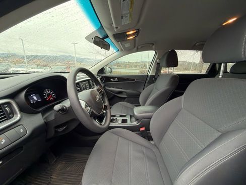 Used 2019 Kia Sorento LX image 13