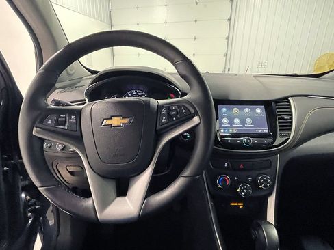 Used 2018 Chevrolet Trax LT w/ LT Convenience Package AWD/4WD image 34