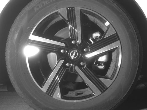 Used 2025 Nissan Sentra SV image 13