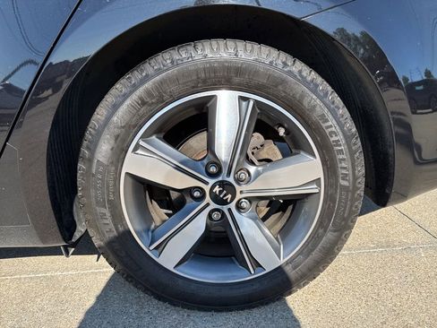 Used 2018 Kia Forte S w/ S Technology Plus Package FWD image 19