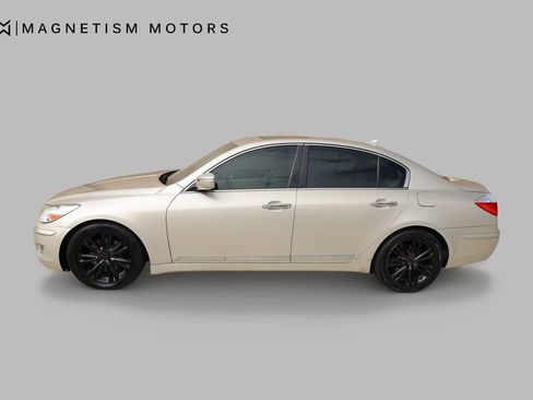 Used 2010 Hyundai Genesis 4.6 image 4
