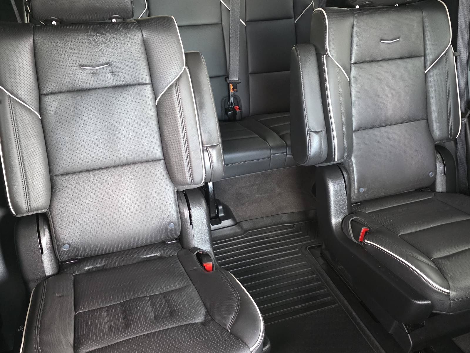 Used 2024 Cadillac Escalade Premium Luxury w/ Performance Package AWD/4WD image 28