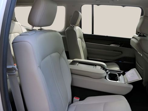 Used 2022 Jeep Grand Wagoneer Series I AWD/4WD image 21