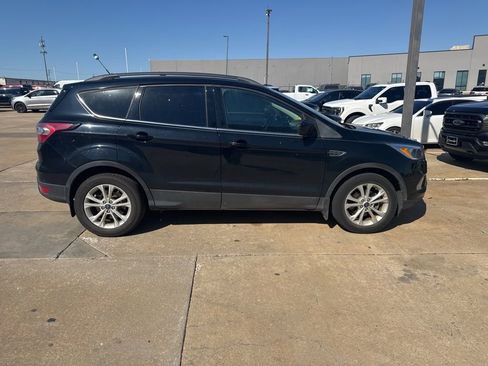 Used 2018 Ford Escape SE w/ SE Sync 3 Package image 4